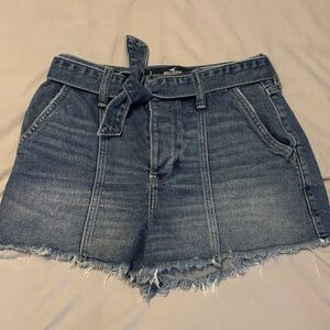 Hollister Light Blue High-Rise Belted Denim Shorts size 3